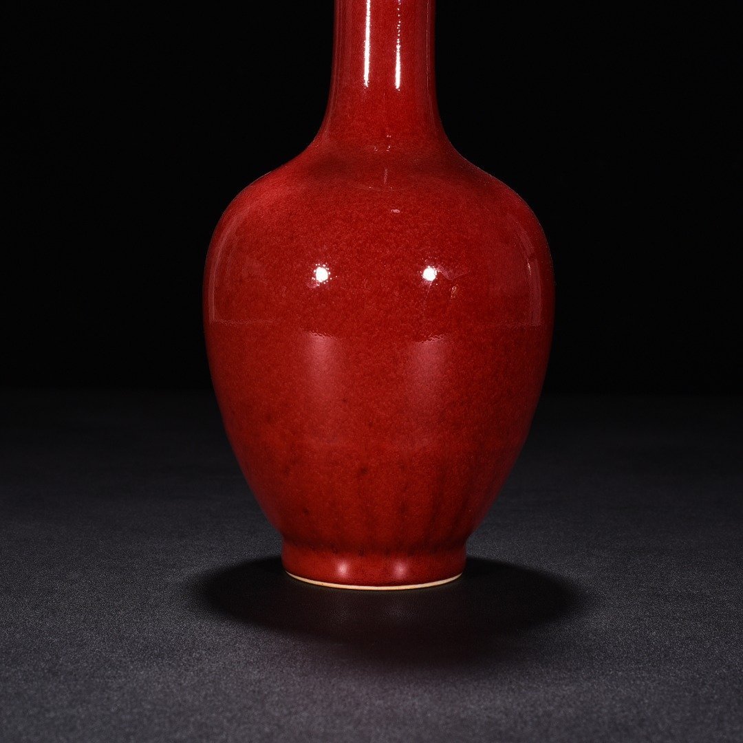 Qing Dynasty Kangxi cowpea red glaze beauty drunken chrysanthemum petal vase