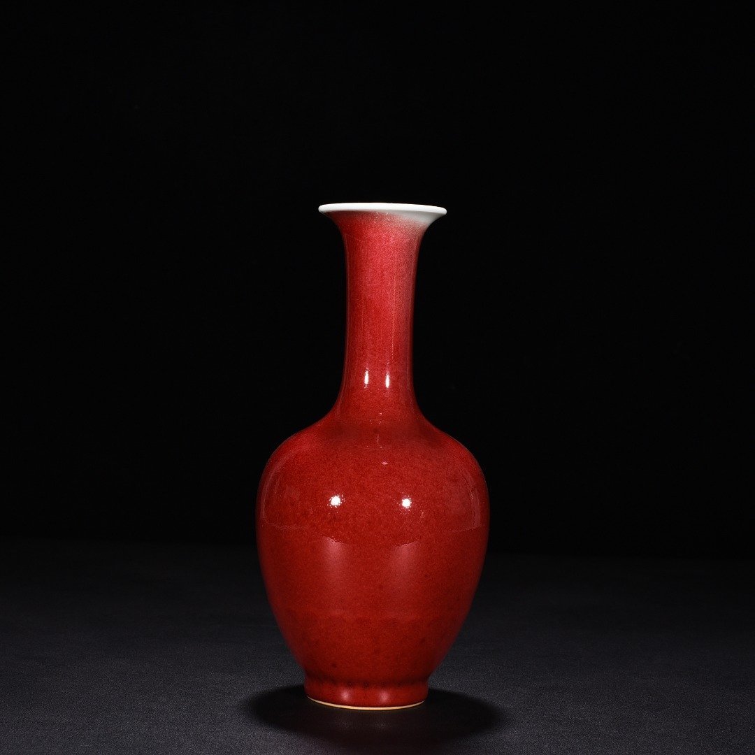 Qing Dynasty Kangxi cowpea red glaze beauty drunken chrysanthemum petal vase
