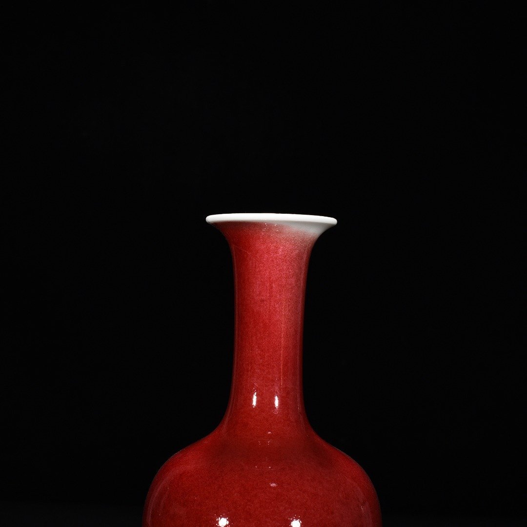 Qing Dynasty Kangxi cowpea red glaze beauty drunken chrysanthemum petal vase