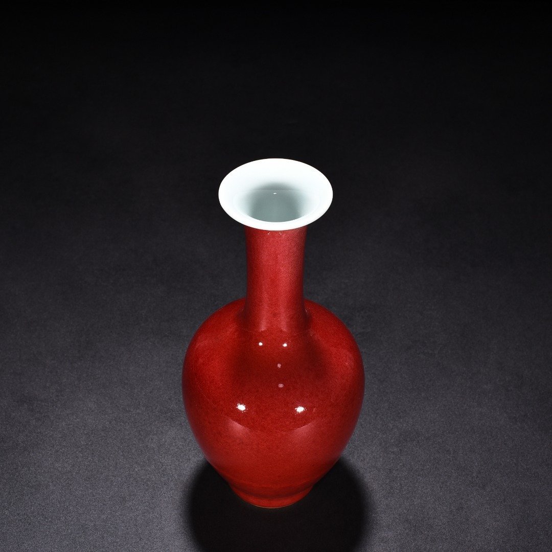 Qing Dynasty Kangxi cowpea red glaze beauty drunken chrysanthemum petal vase