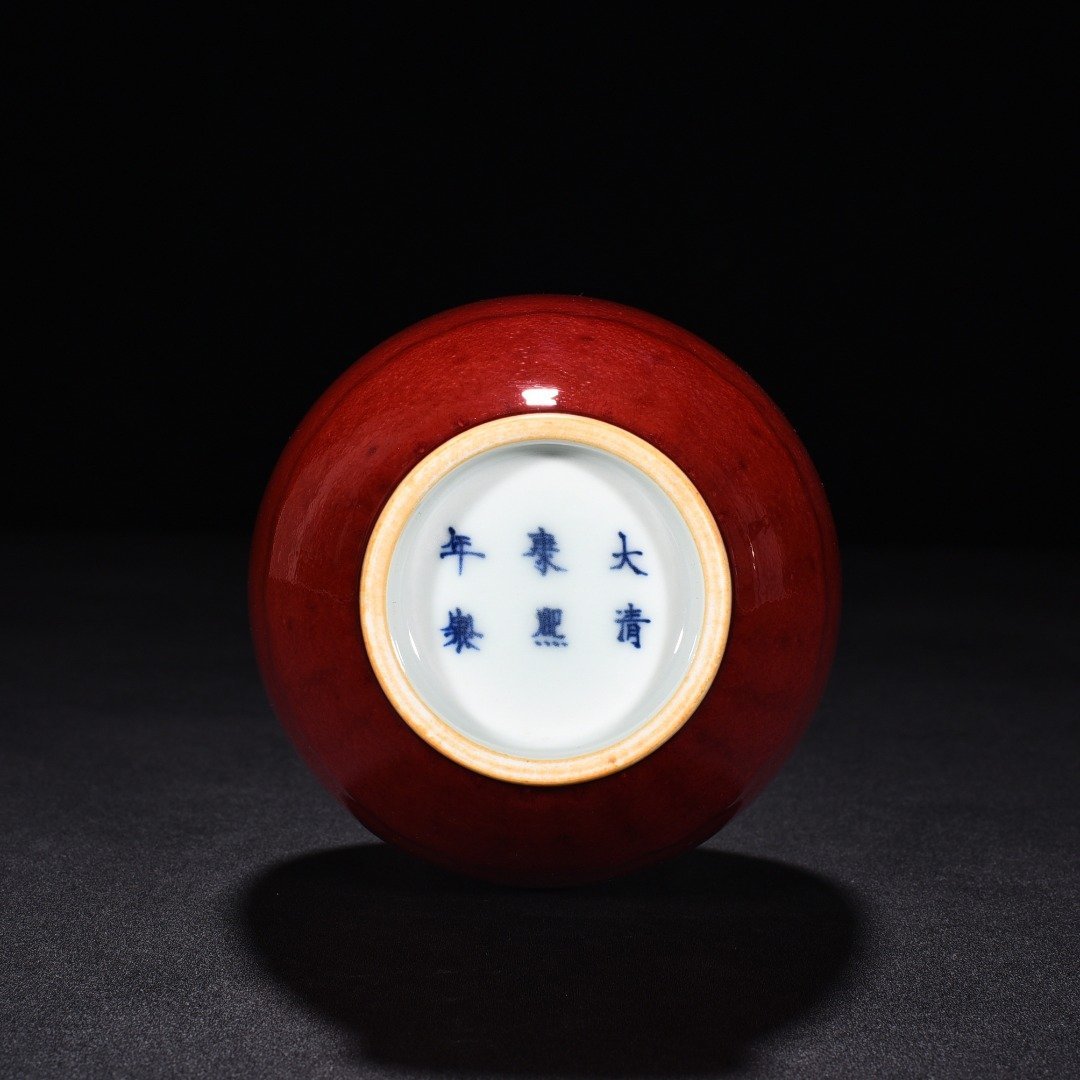 Qing Dynasty Kangxi cowpea red glaze beauty drunken chrysanthemum petal vase