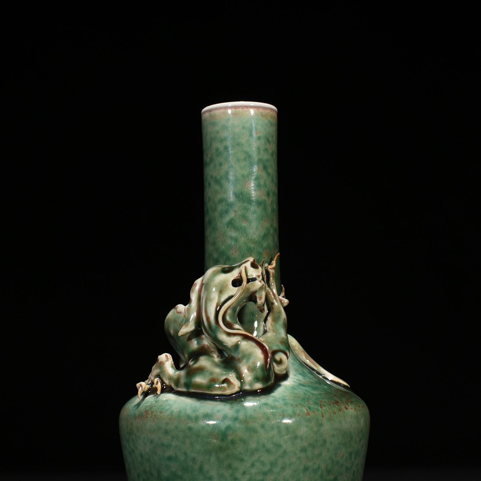 Qing Dynasty Kangxi Langtingjilang Kiln Green Glaze Panlong Vase Cowpea Red Beauty Drunk