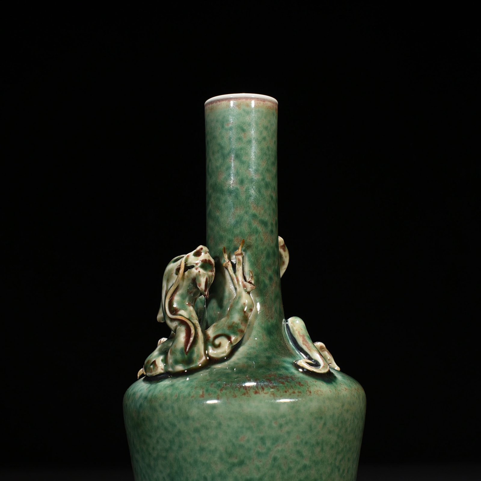 Qing Dynasty Kangxi Langtingjilang Kiln Green Glaze Panlong Vase Cowpea Red Beauty Drunk