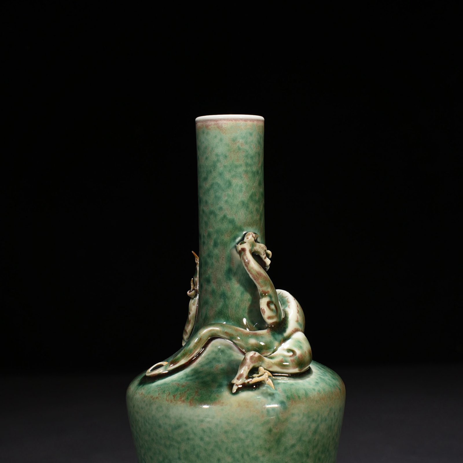 Qing Dynasty Kangxi Langtingjilang Kiln Green Glaze Panlong Vase Cowpea Red Beauty Drunk