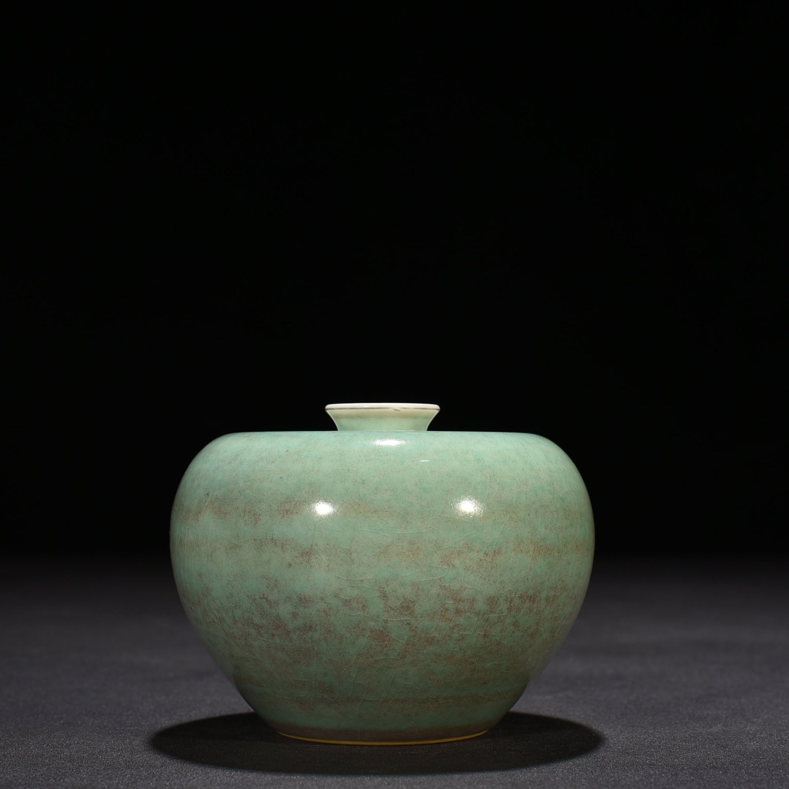 Qing Dynasty Kangxi Lang Ting Ji Lang Kiln green glaze apple statue cowpea red beauty drunk