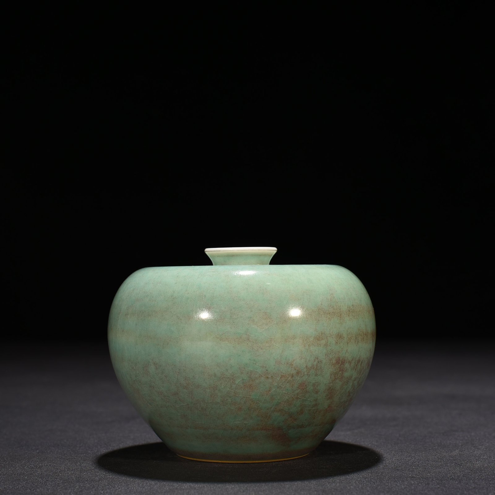 Qing Dynasty Kangxi Lang Ting Ji Lang Kiln green glaze apple statue cowpea red beauty drunk