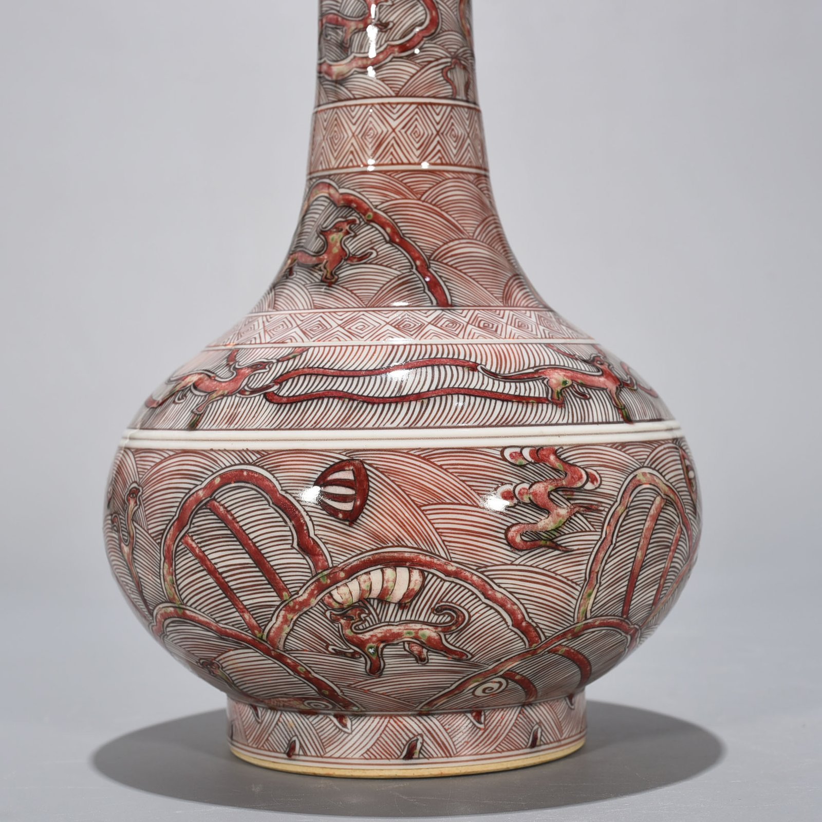 Qing Dynasty Kangxi underglaze red sea animal garlic bottle