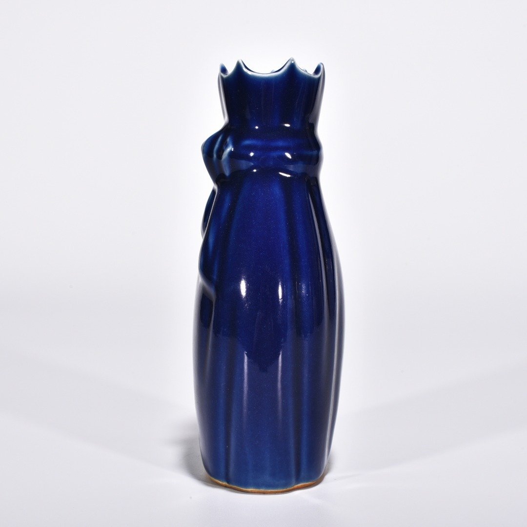 Qing Dynasty Kangxi Ji-blue glazed baggage vase