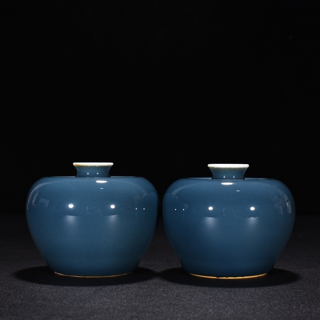 Qing Dynasty Kangxi Ji-blue glaze apple statue