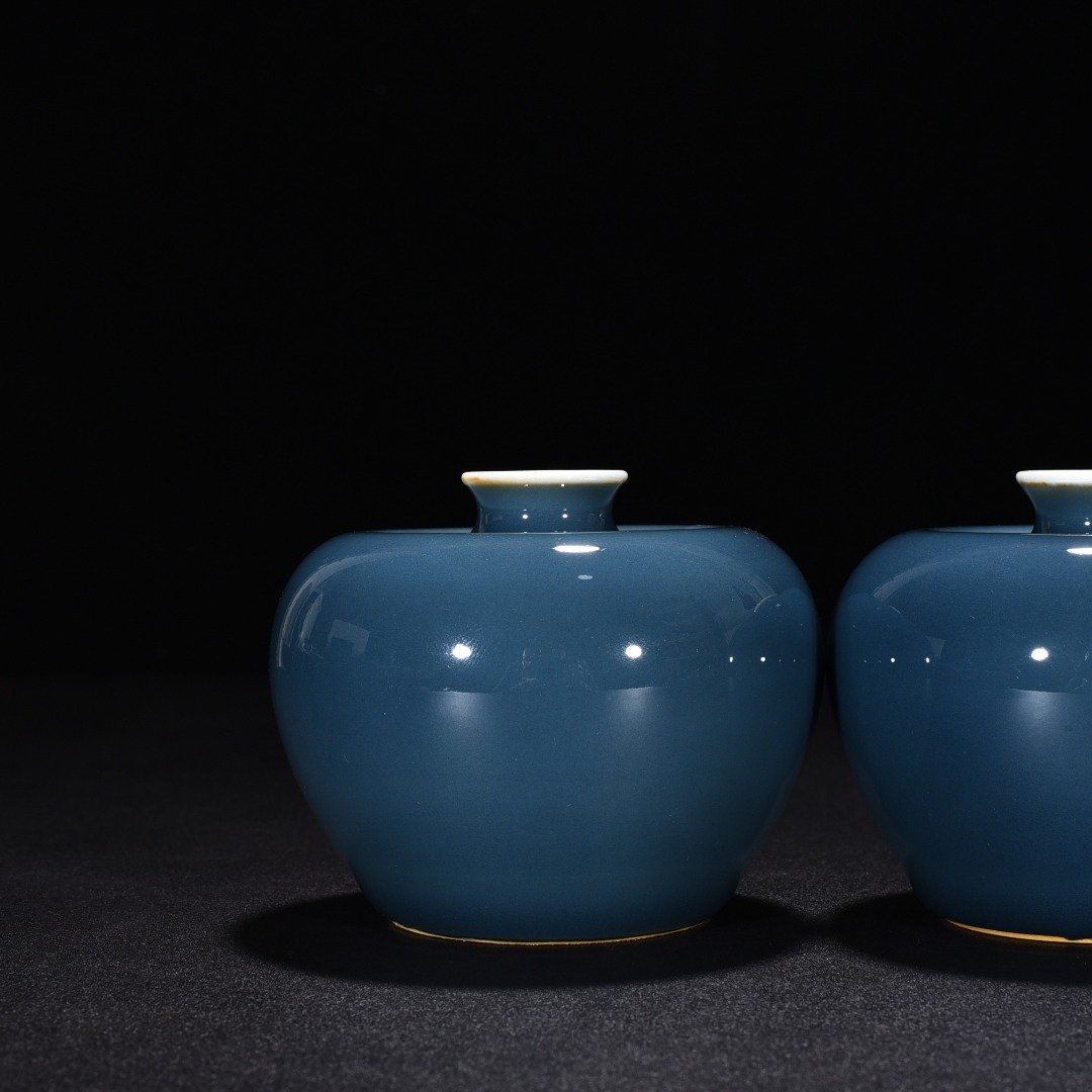 Qing Dynasty Kangxi Ji-blue glaze apple statue