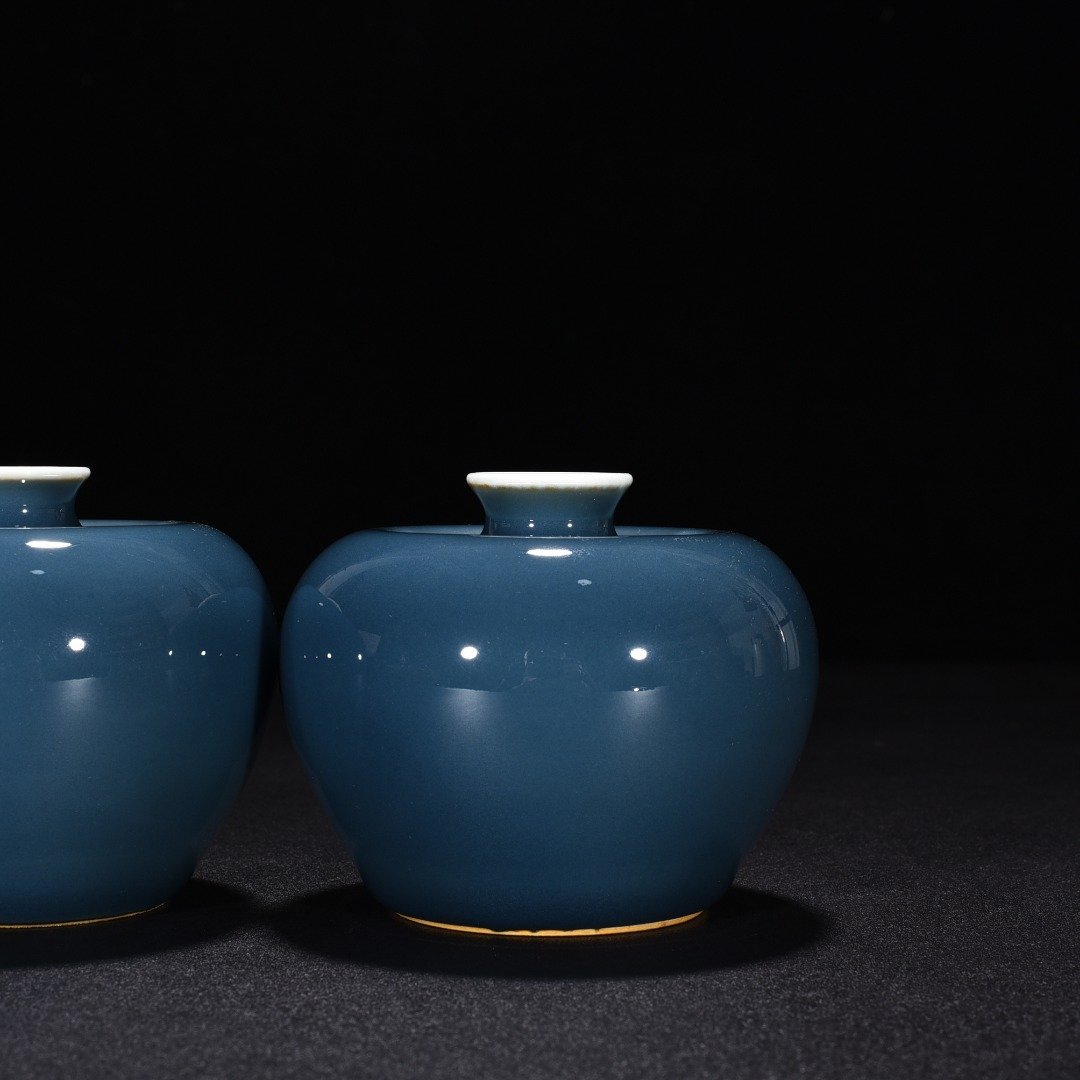 Qing Dynasty Kangxi Ji-blue glaze apple statue