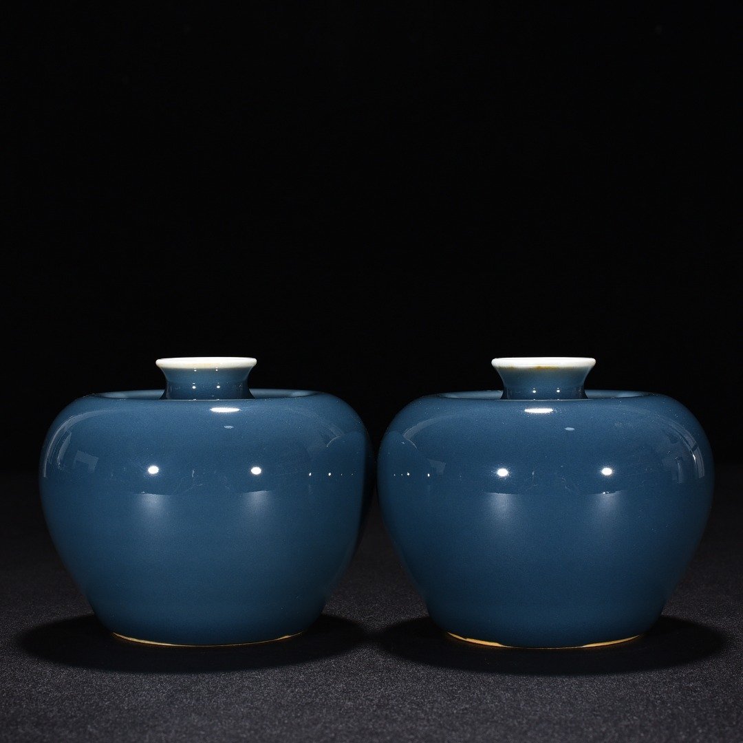 Qing Dynasty Kangxi Ji-blue glaze apple statue