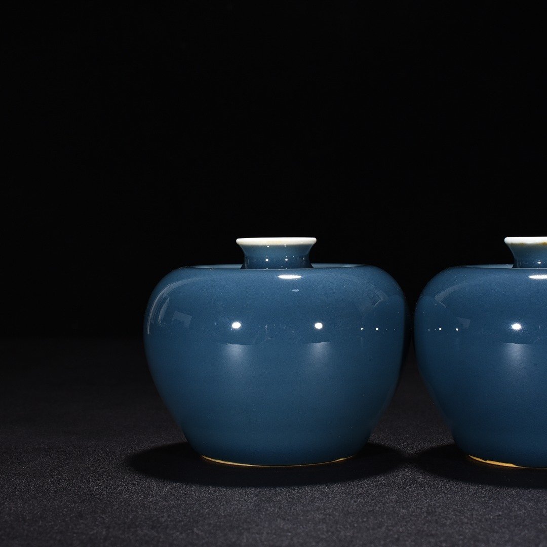 Qing Dynasty Kangxi Ji-blue glaze apple statue