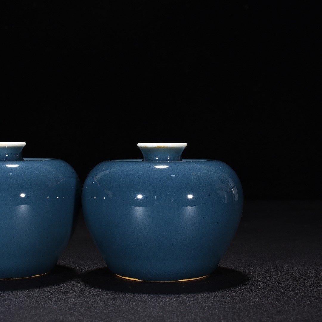 Qing Dynasty Kangxi Ji-blue glaze apple statue