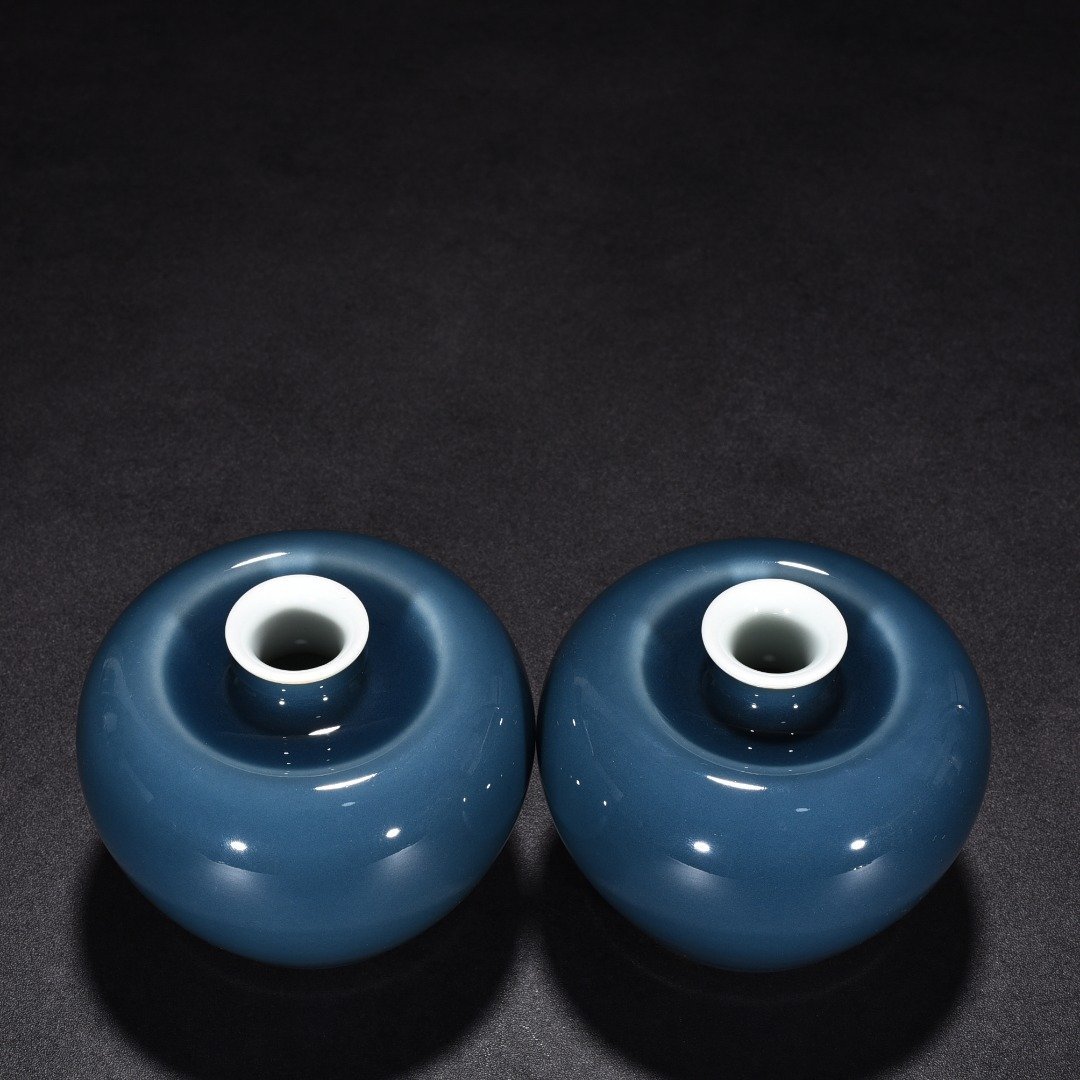 Qing Dynasty Kangxi Ji-blue glaze apple statue