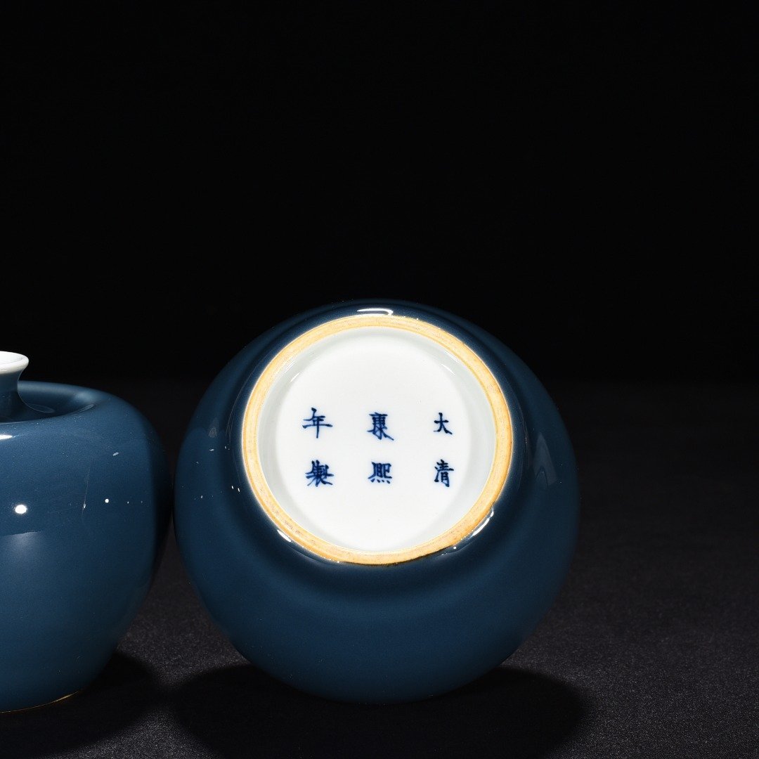 Qing Dynasty Kangxi Ji-blue glaze apple statue