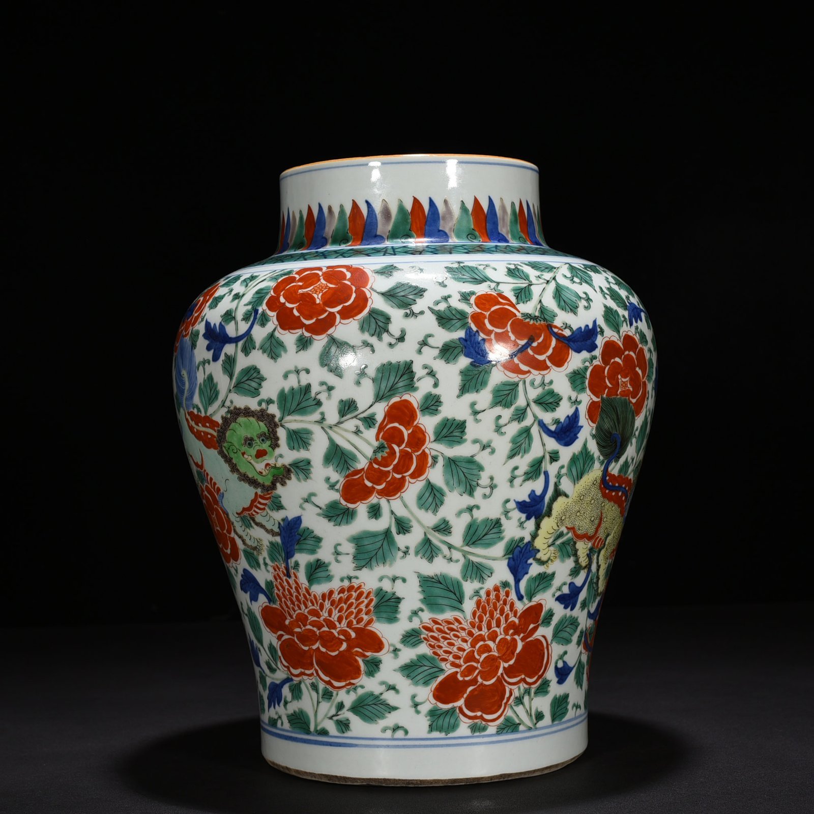 Qing Dynasty Kangxi blue and white multi-colored lion jar