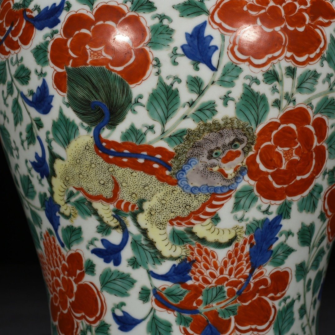 Qing Dynasty Kangxi blue and white multi-colored lion jar
