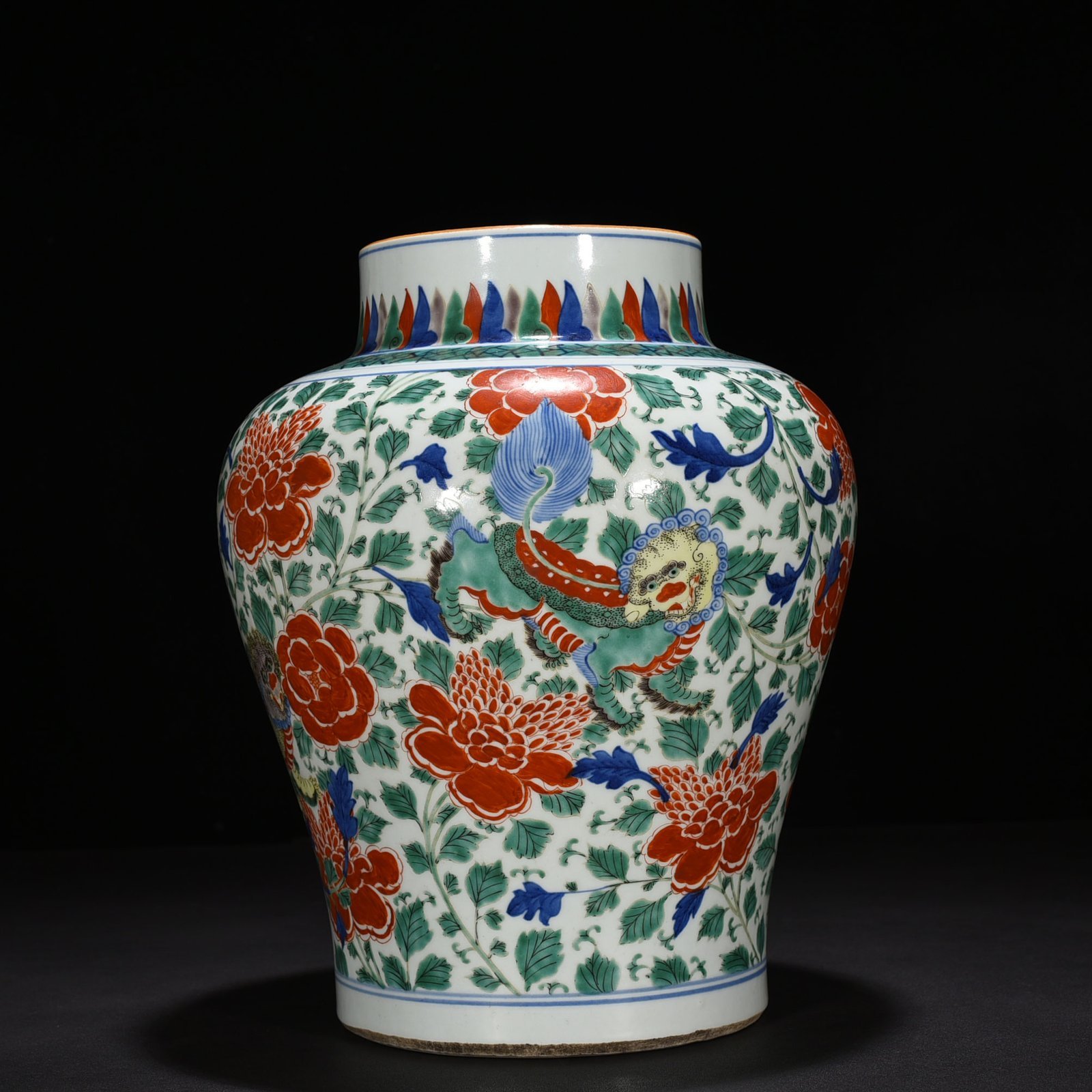 Qing Dynasty Kangxi blue and white multi-colored lion jar