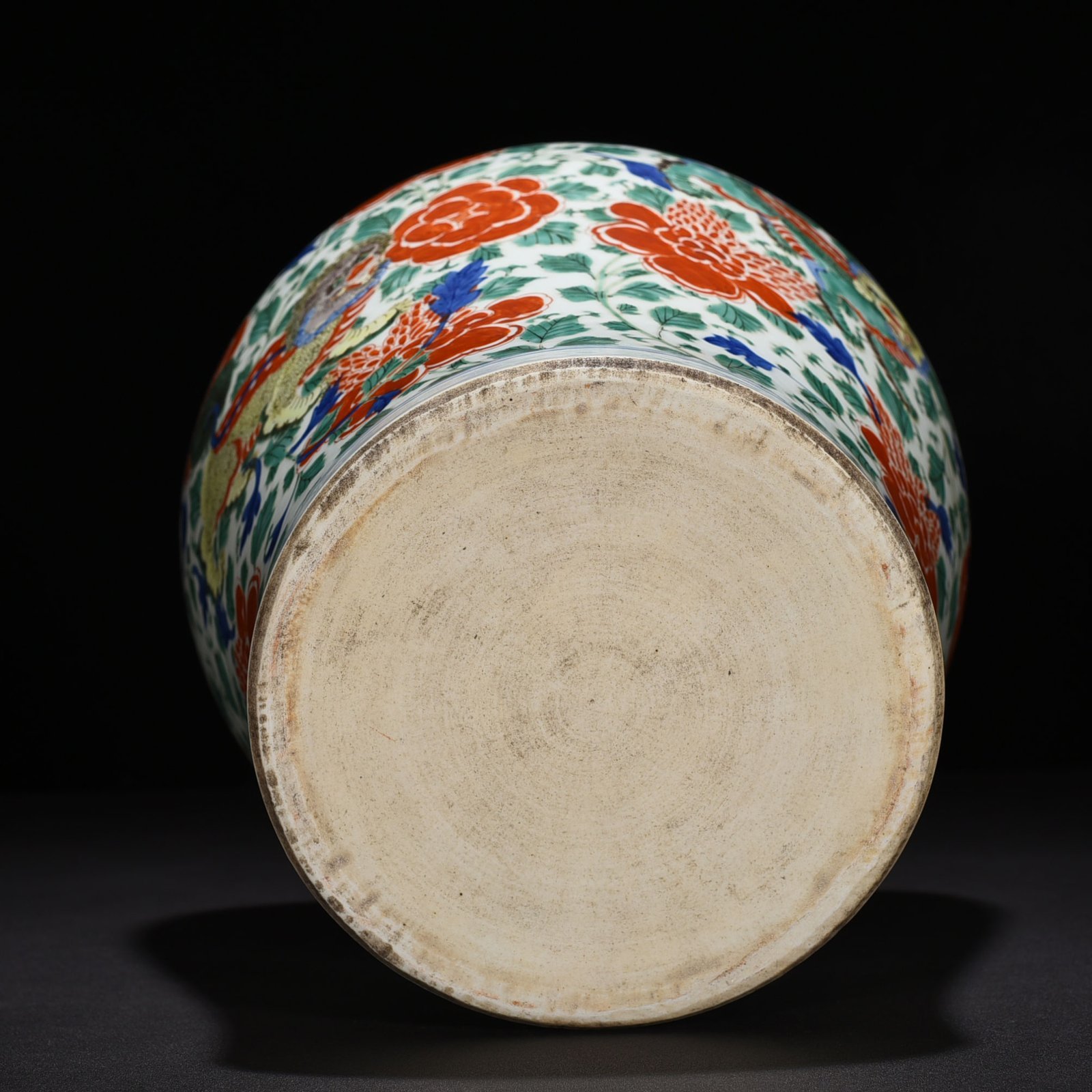 Qing Dynasty Kangxi blue and white multi-colored lion jar