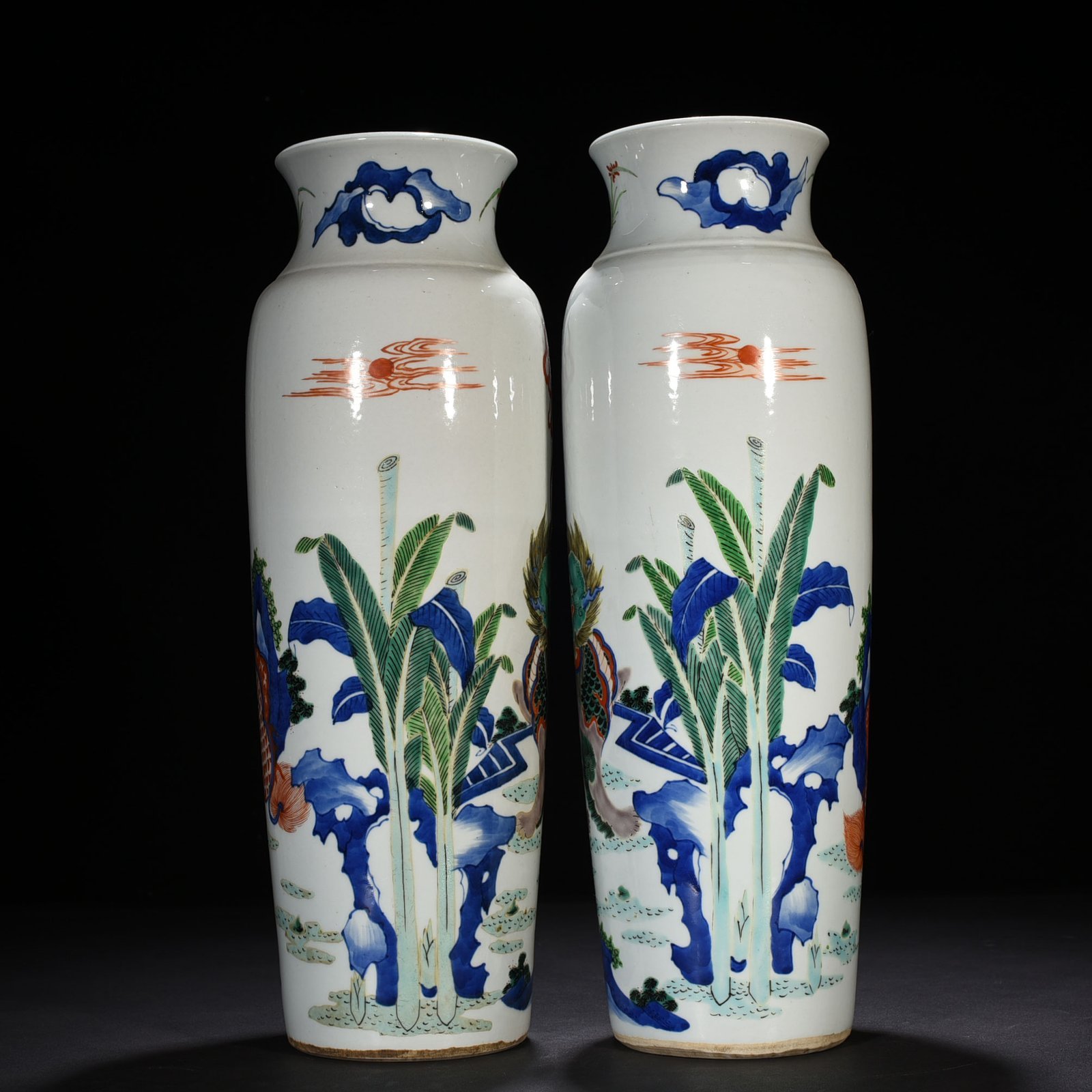 Qing Dynasty Kangxi blue and white multicolored banana leaf unicorn cylinder vase