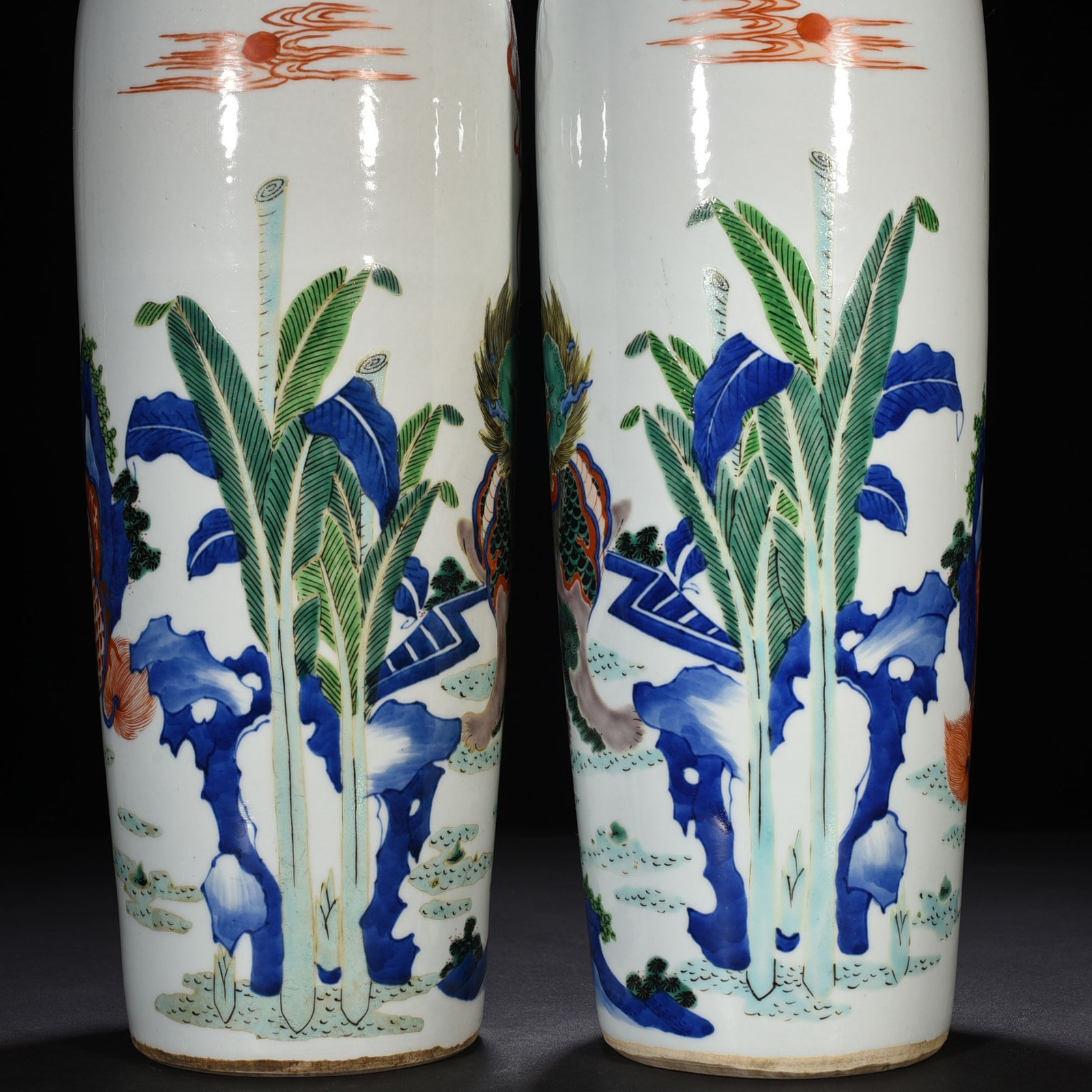 Qing Dynasty Kangxi blue and white multicolored banana leaf unicorn cylinder vase