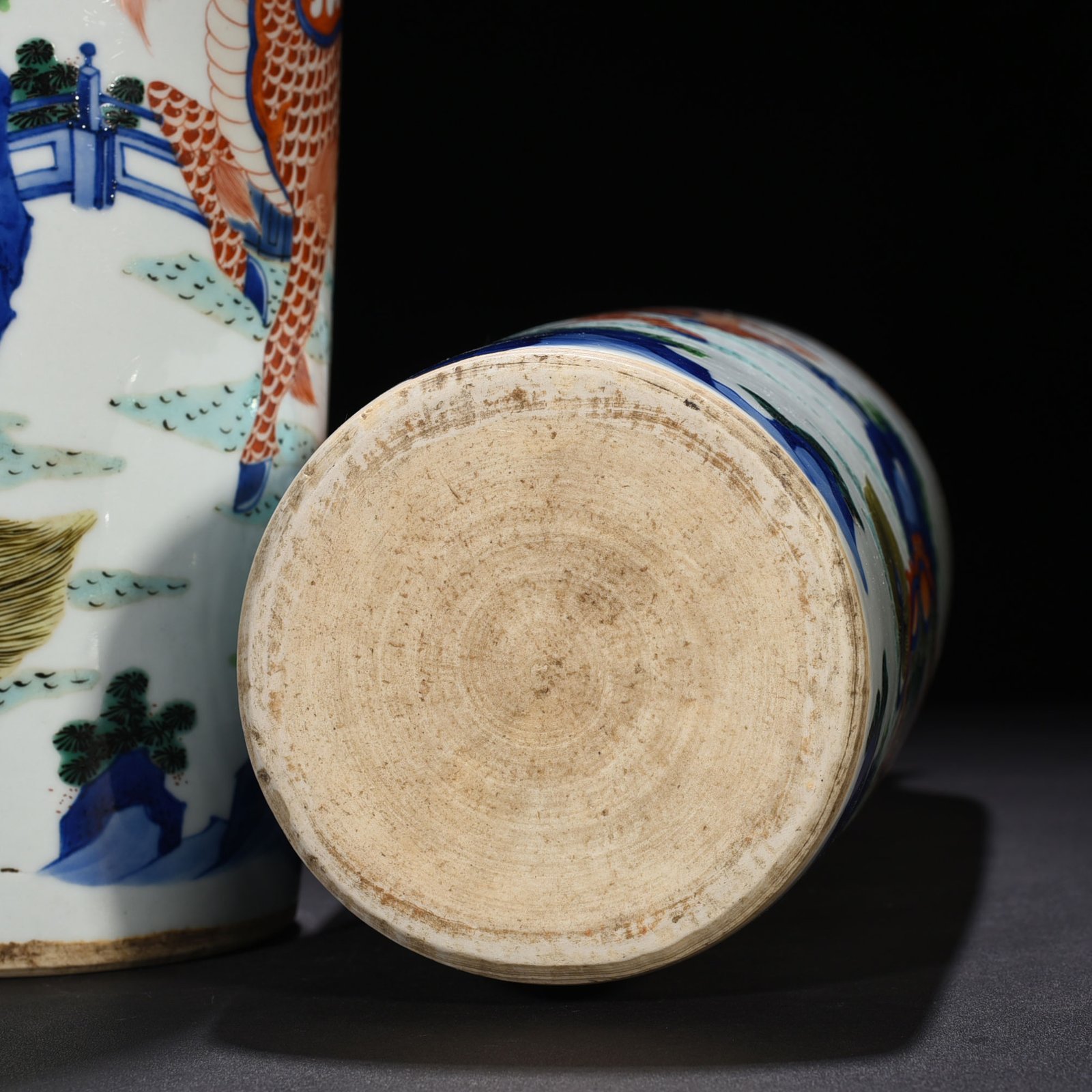 Qing Dynasty Kangxi blue and white multicolored banana leaf unicorn cylinder vase