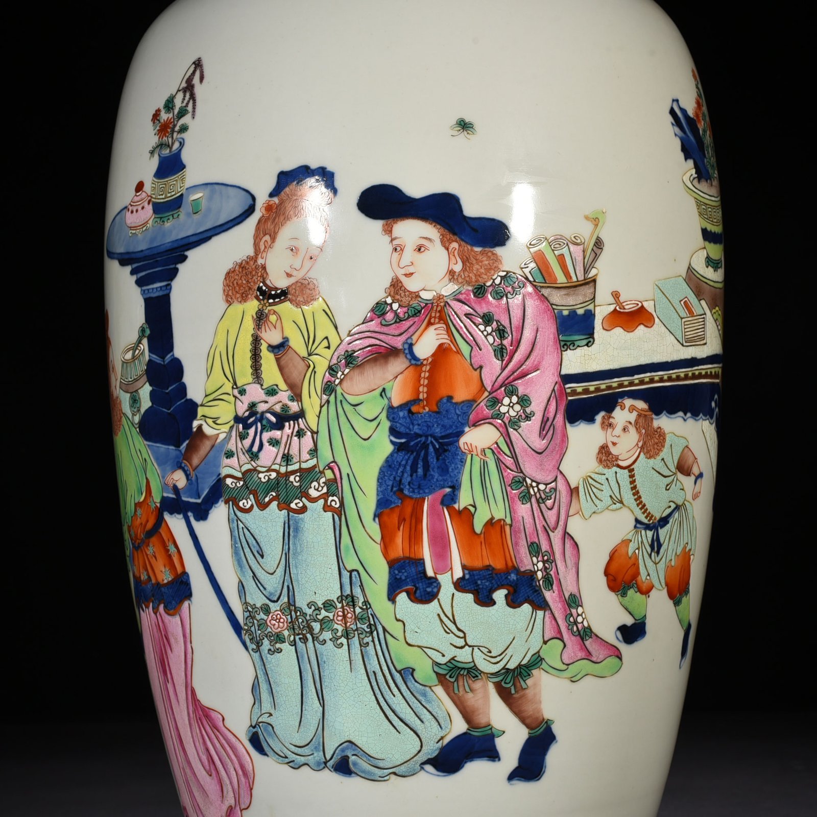 Qing Dynasty Kangxi blue and white multicolored Western figure vase