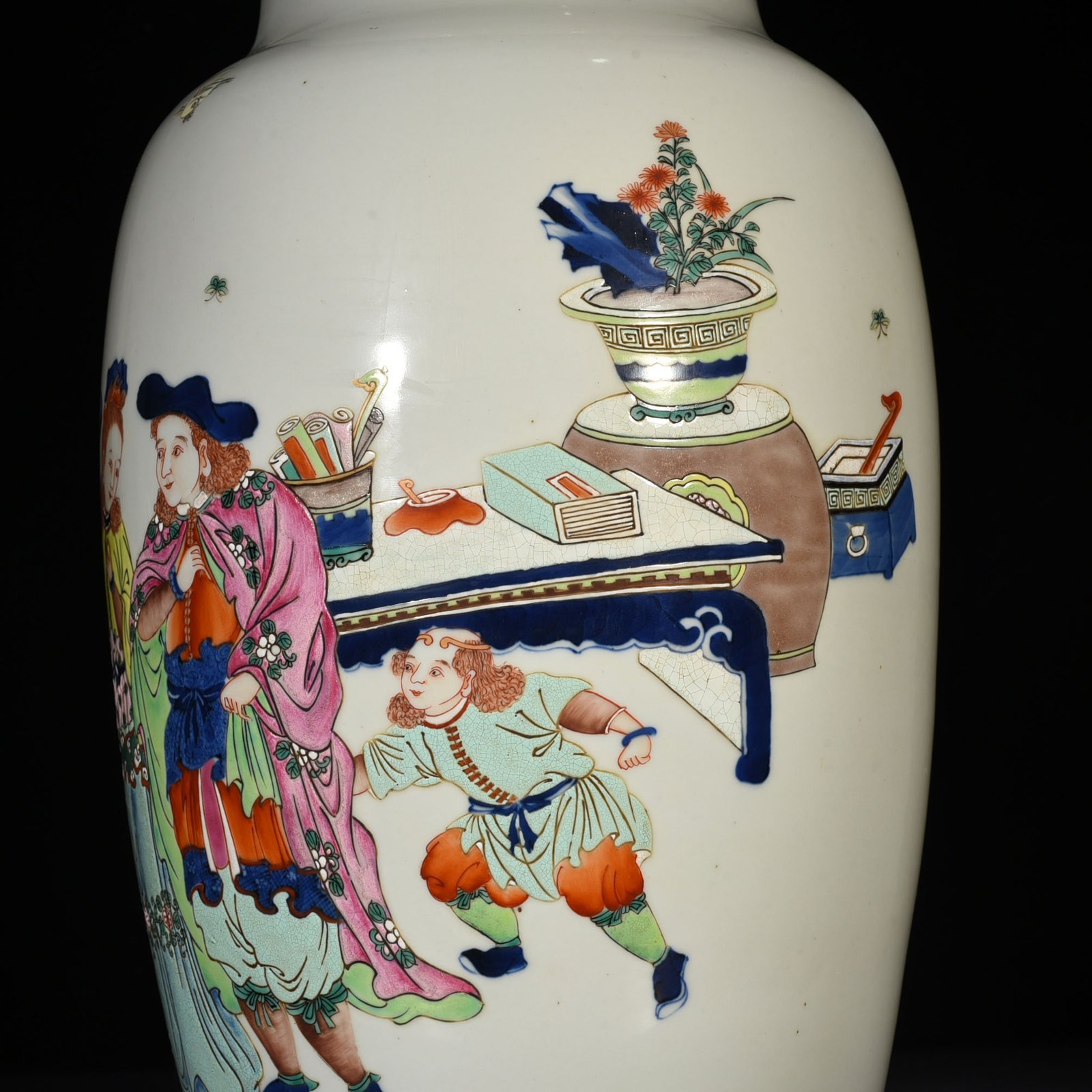 Qing Dynasty Kangxi blue and white multicolored Western figure vase
