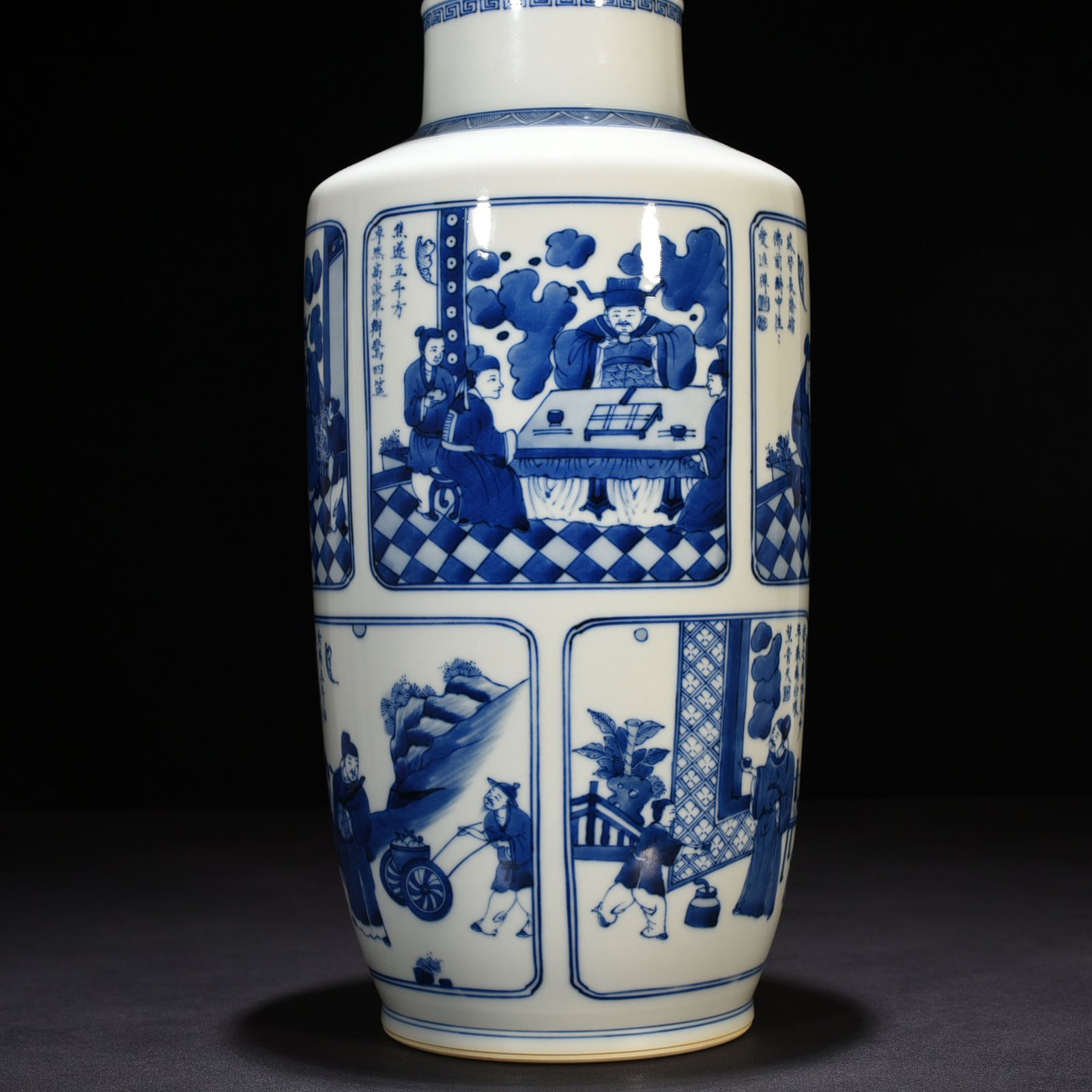Qing Dynasty Kangxi blue and white character story hammer vase