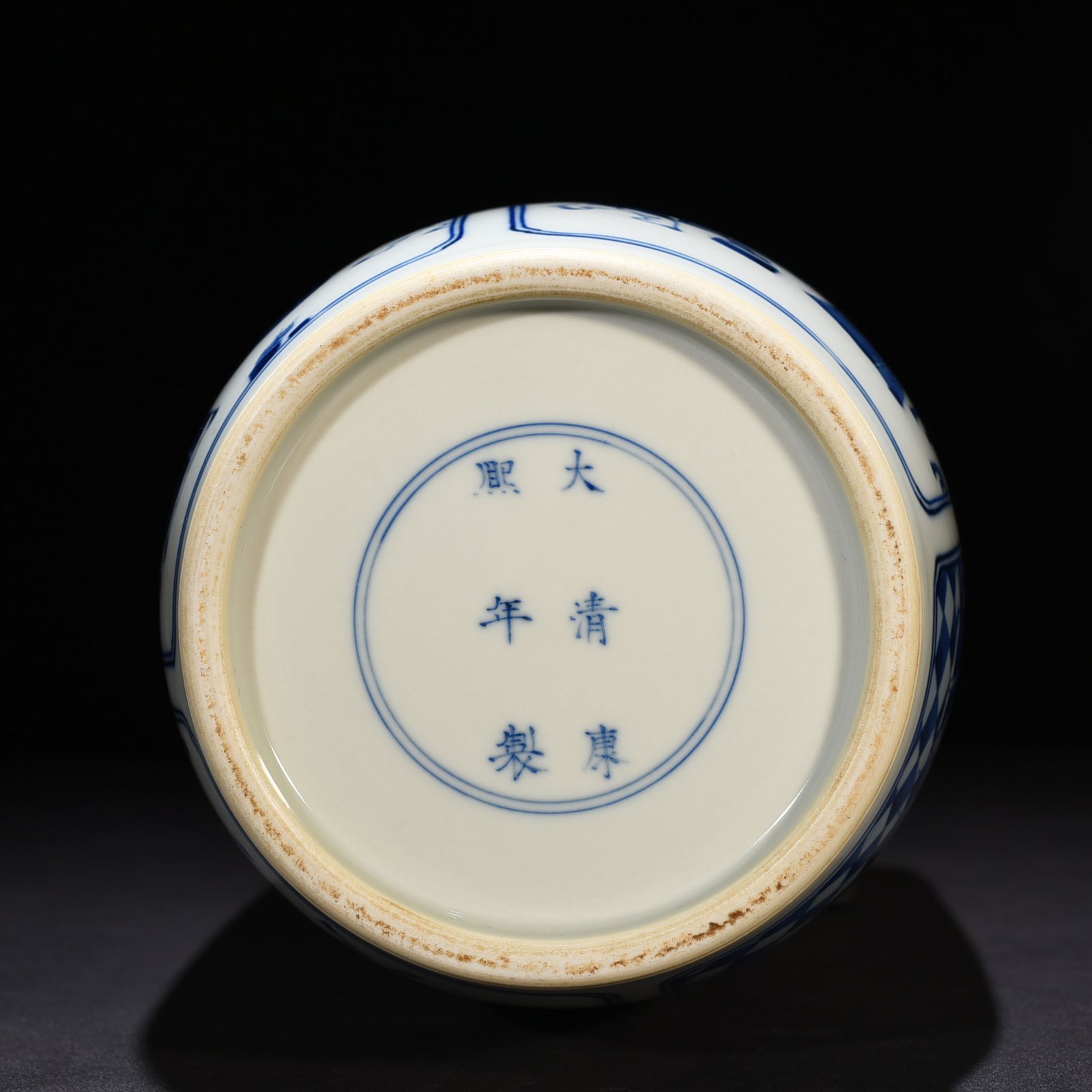 Qing Dynasty Kangxi blue and white character story hammer vase