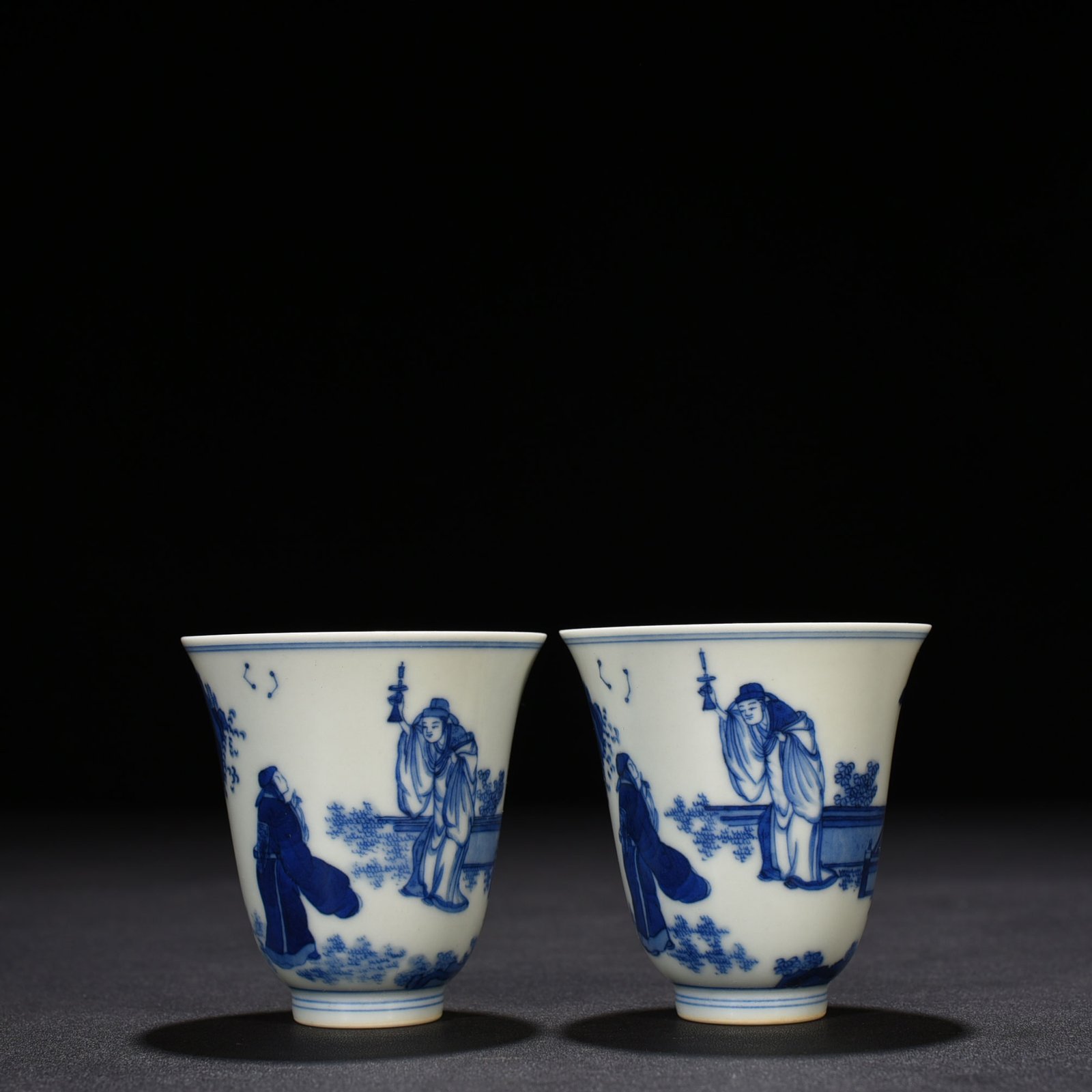 Qing Dynasty Kangxi blue and white bell cup with character story