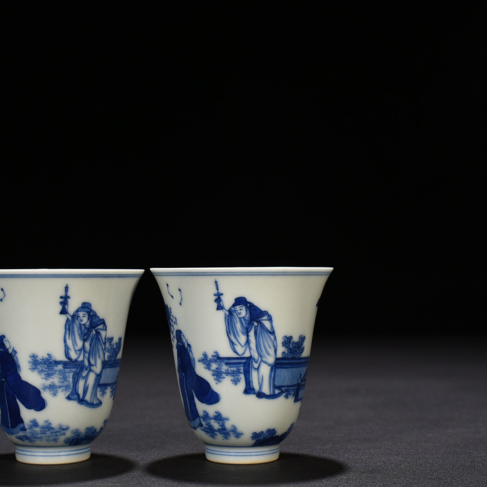 Qing Dynasty Kangxi blue and white bell cup with character story