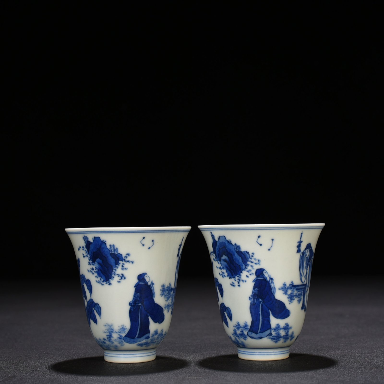 Qing Dynasty Kangxi blue and white bell cup with character story