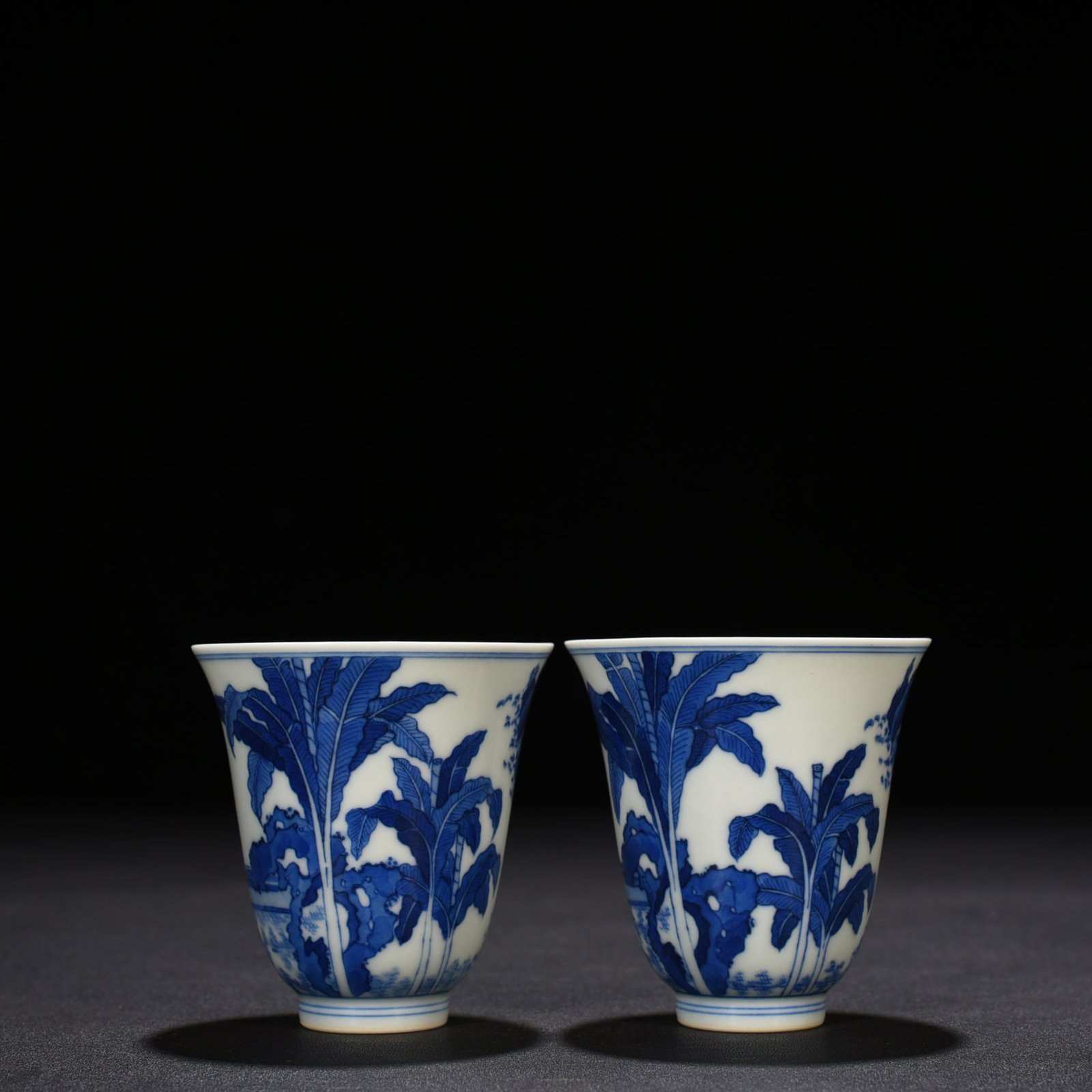 Qing Dynasty Kangxi blue and white bell cup with character story