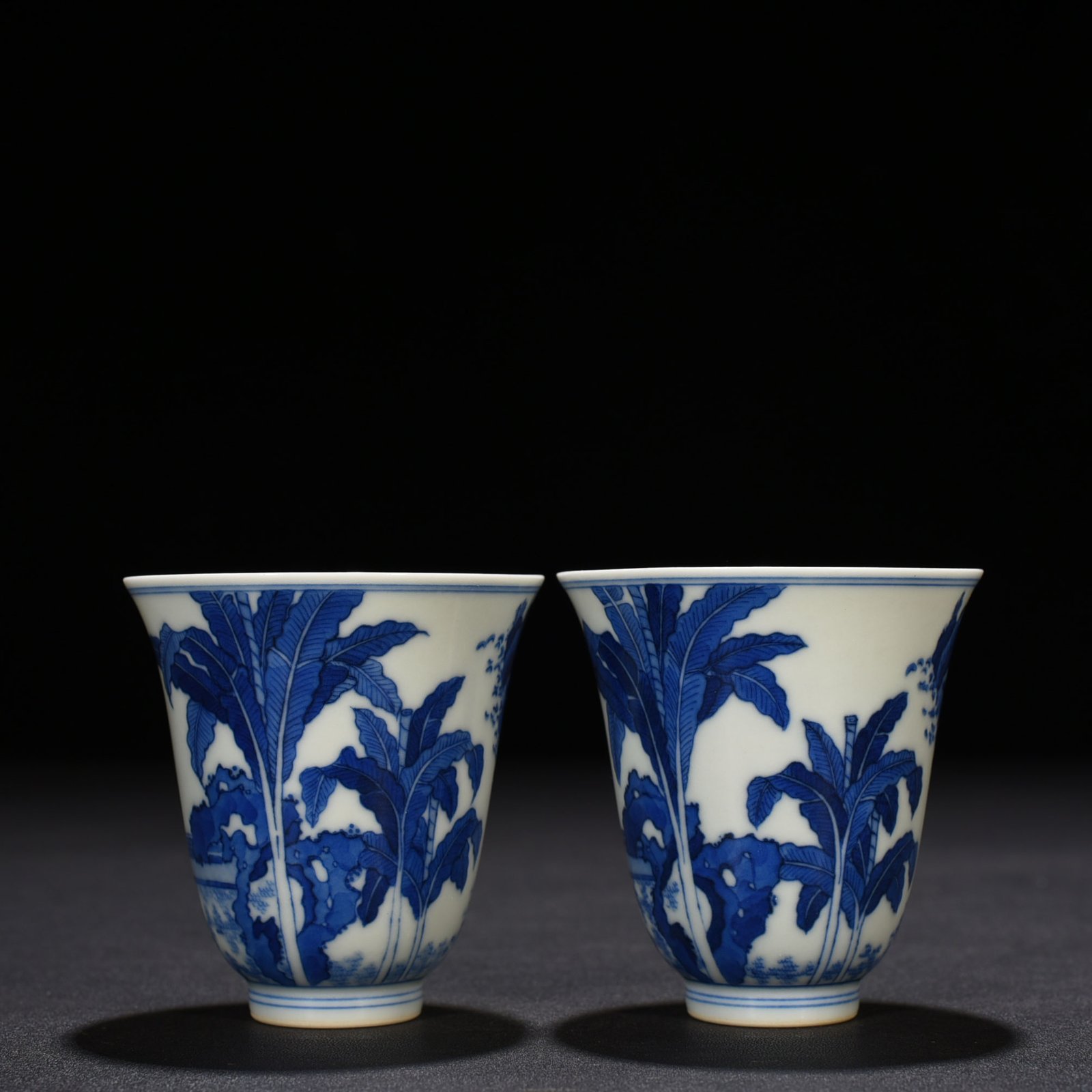 Qing Dynasty Kangxi blue and white bell cup with character story