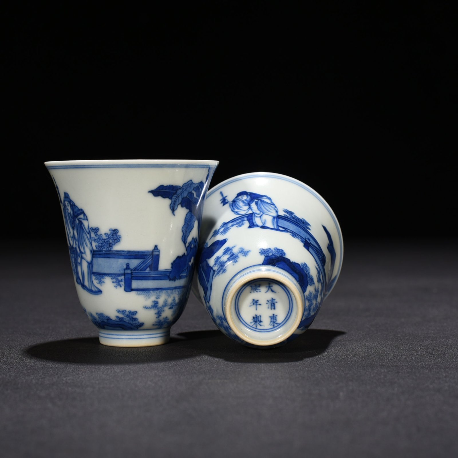 Qing Dynasty Kangxi blue and white bell cup with character story
