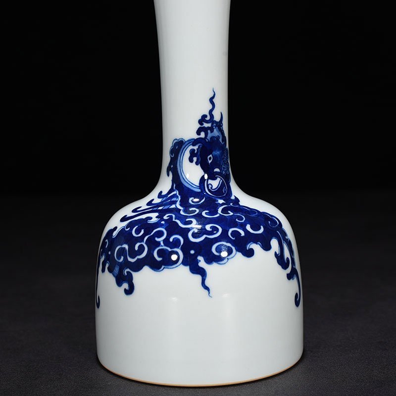 Qing Dynasty Kangxi blue and white phoenix rattle vase