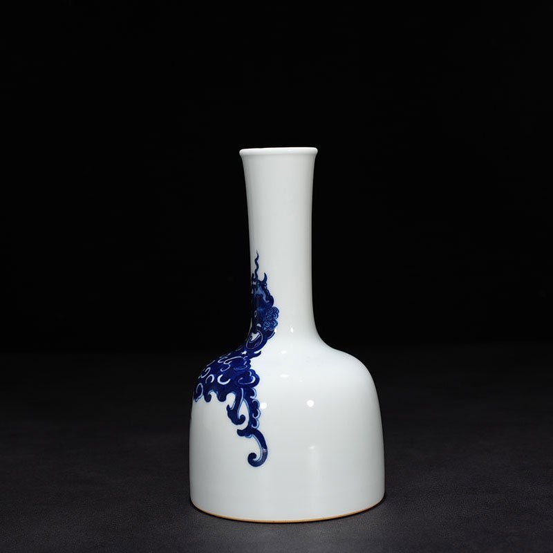 Qing Dynasty Kangxi blue and white phoenix rattle vase
