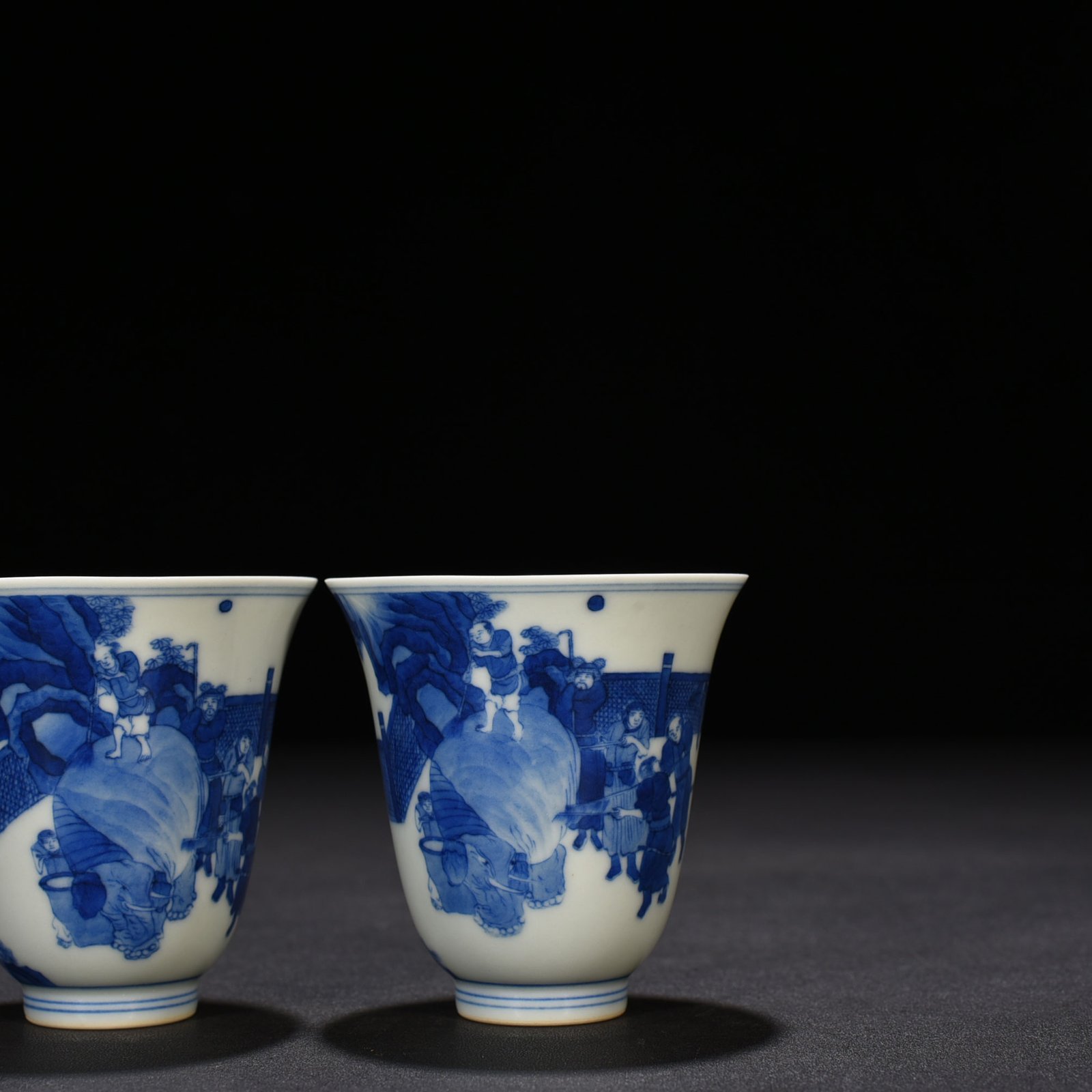 Qing Dynasty Kangxi blue and white figure bell cup