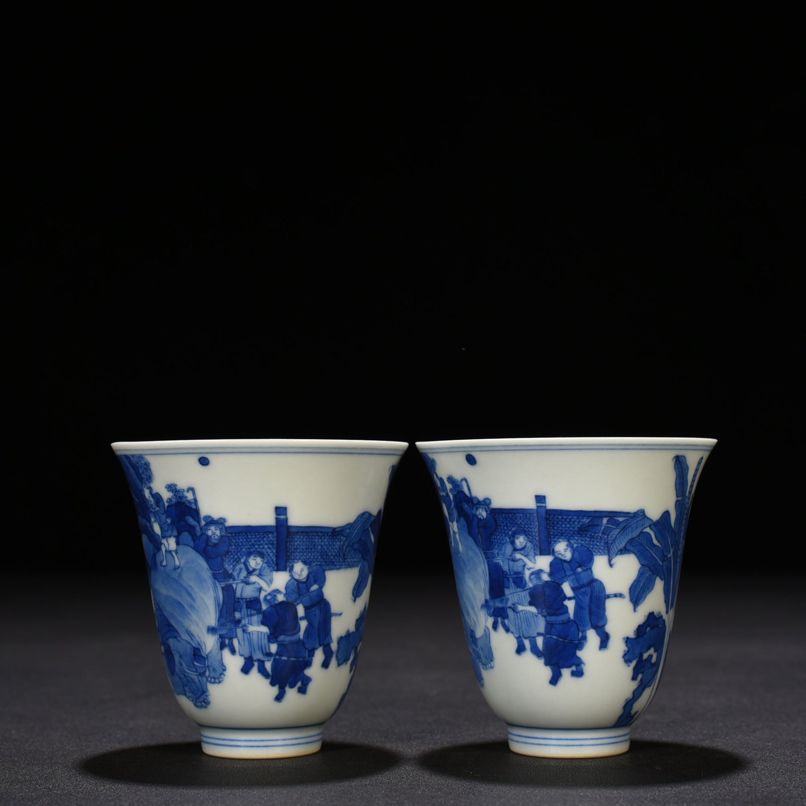 Qing Dynasty Kangxi blue and white figure bell cup