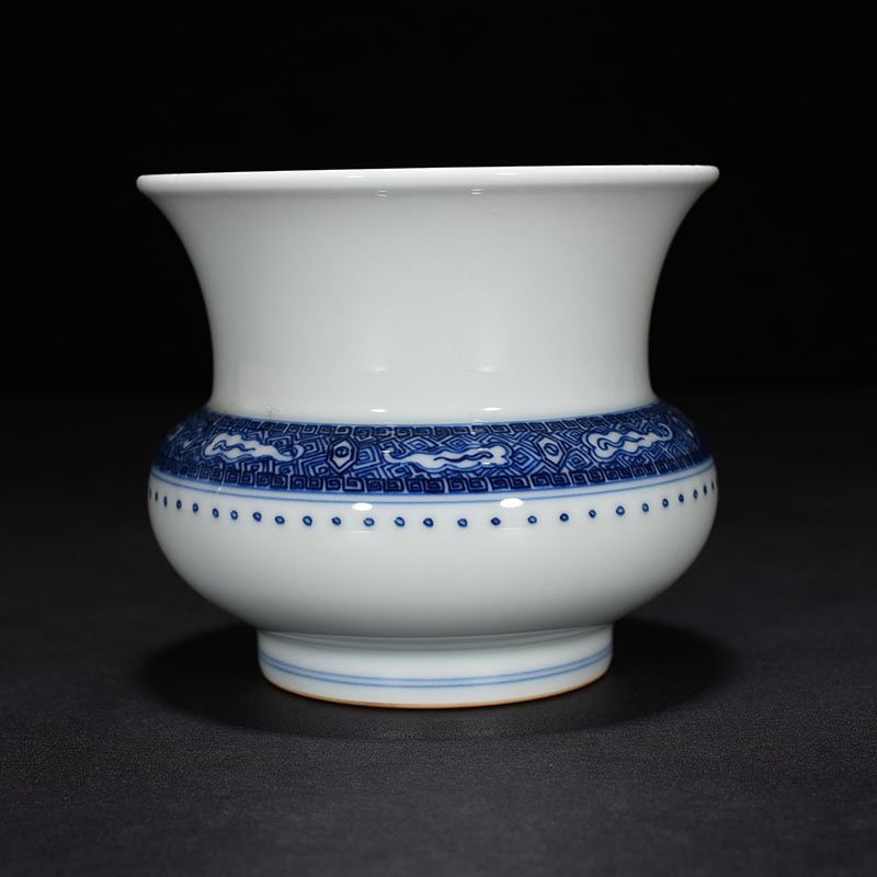 Qing Dynasty Kangxi blue and white slag bucket