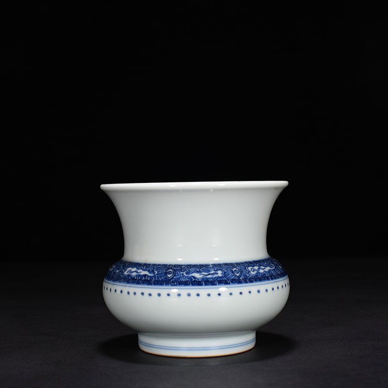 Qing Dynasty Kangxi blue and white slag bucket