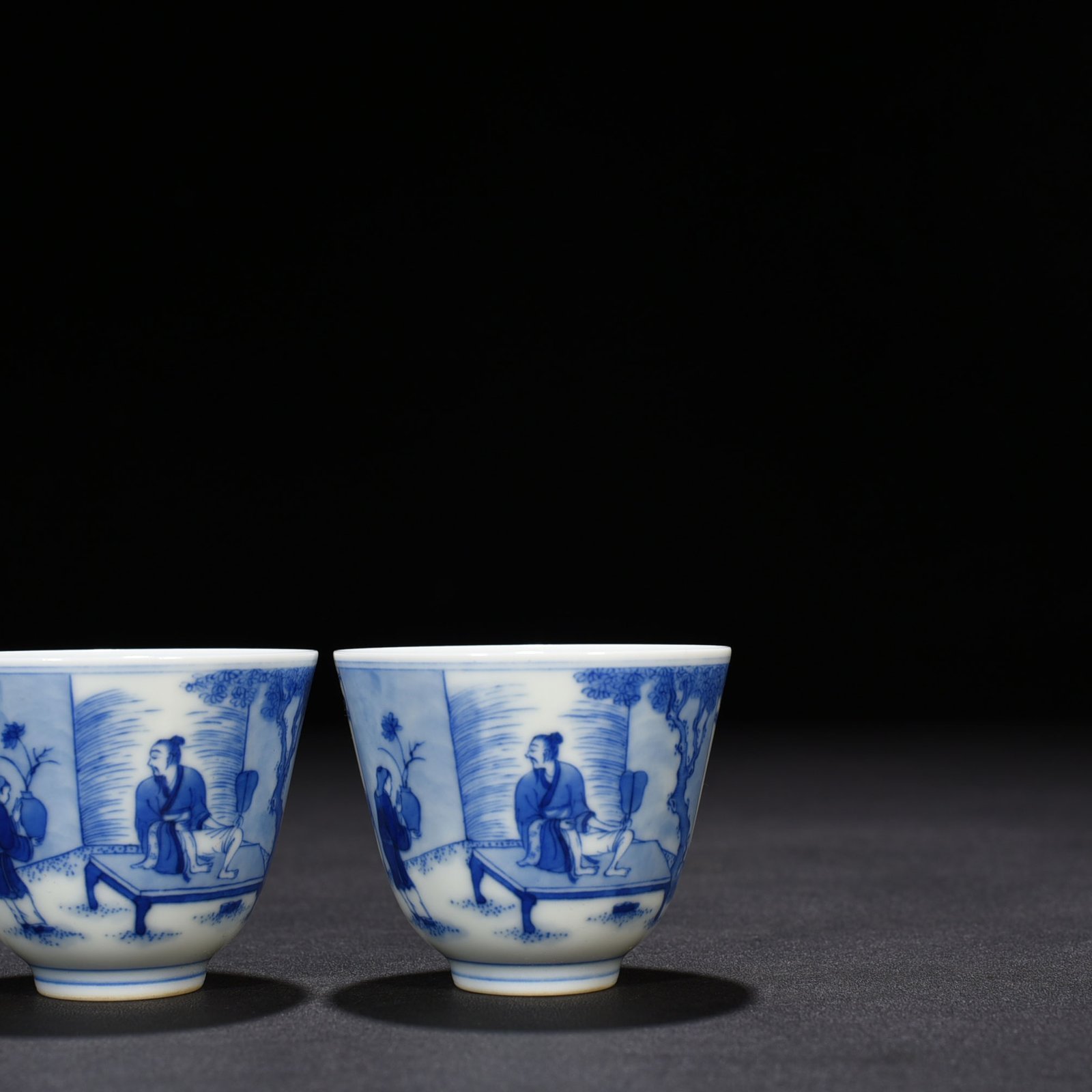 Qing Dynasty Kangxi blue and white love lotus figure cup