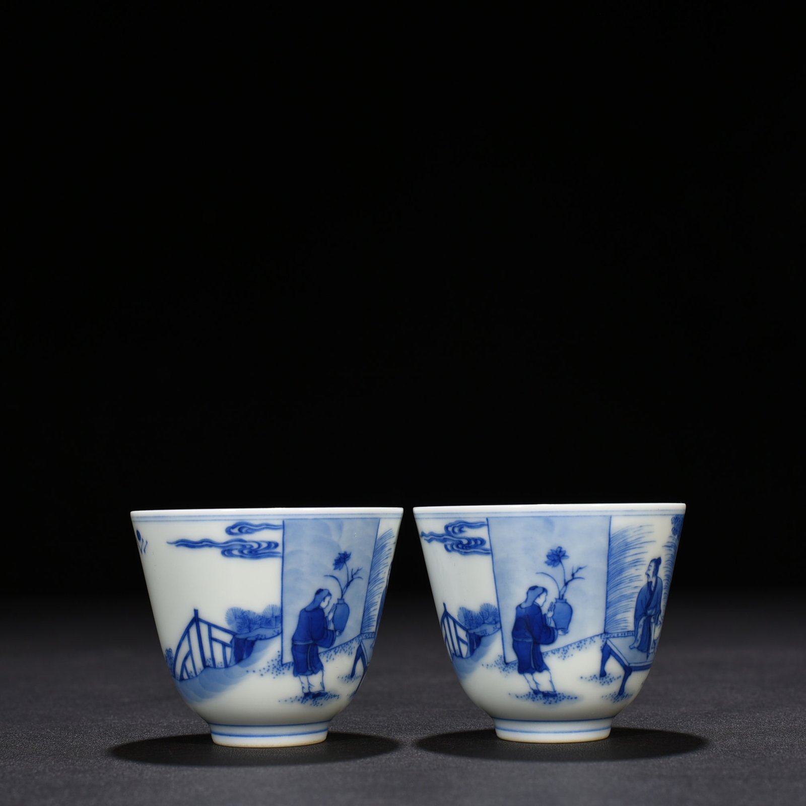Qing Dynasty Kangxi blue and white love lotus figure cup