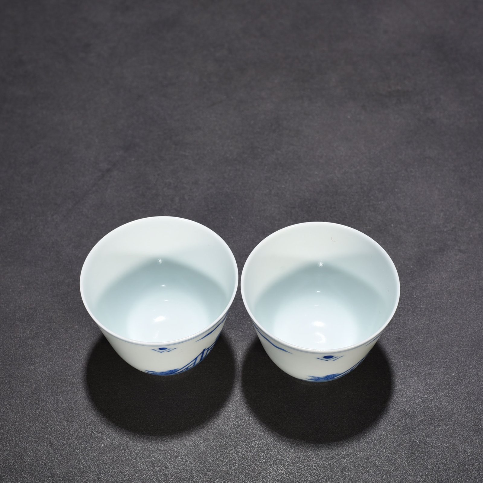 Qing Dynasty Kangxi blue and white love lotus figure cup