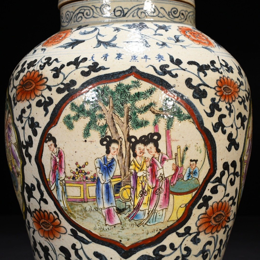 Qing Dynasty Kangxi blue and white pastel colored lid jar with lady figures