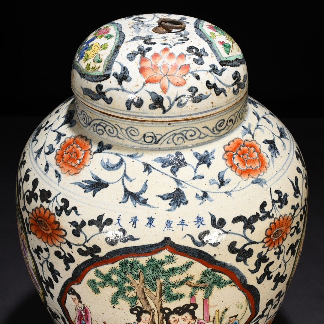 Qing Dynasty Kangxi blue and white pastel colored lid jar with lady figures