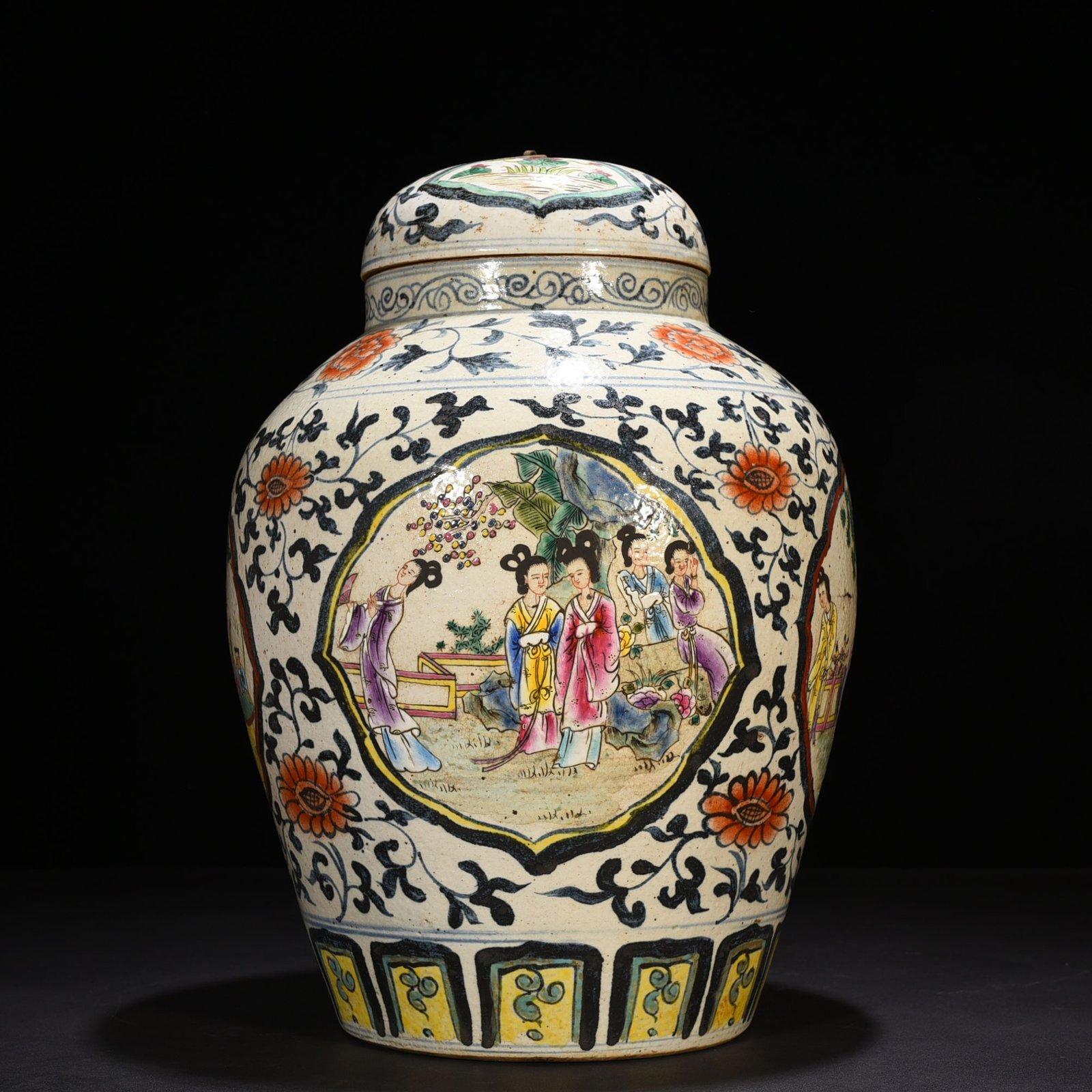 Qing Dynasty Kangxi blue and white pastel colored lid jar with lady figures