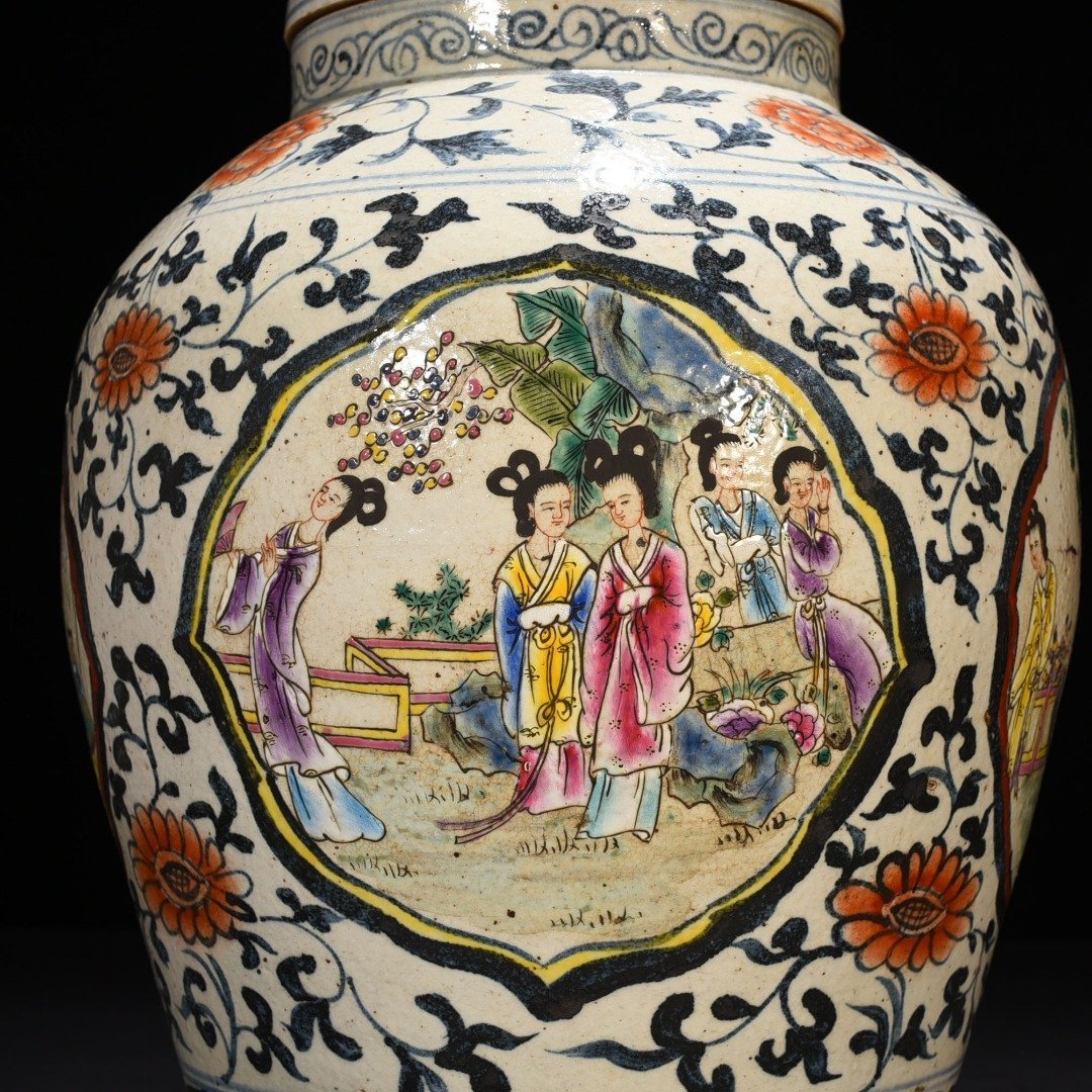 Qing Dynasty Kangxi blue and white pastel colored lid jar with lady figures